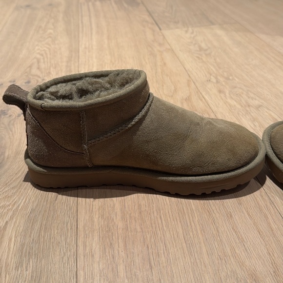 UGG Ultra Mini Classic Boot - Picture 3 of 5